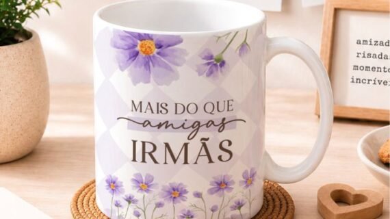 Caneca Personalizada "Mais do que Amigas, Irmãs" — Floral Lilás